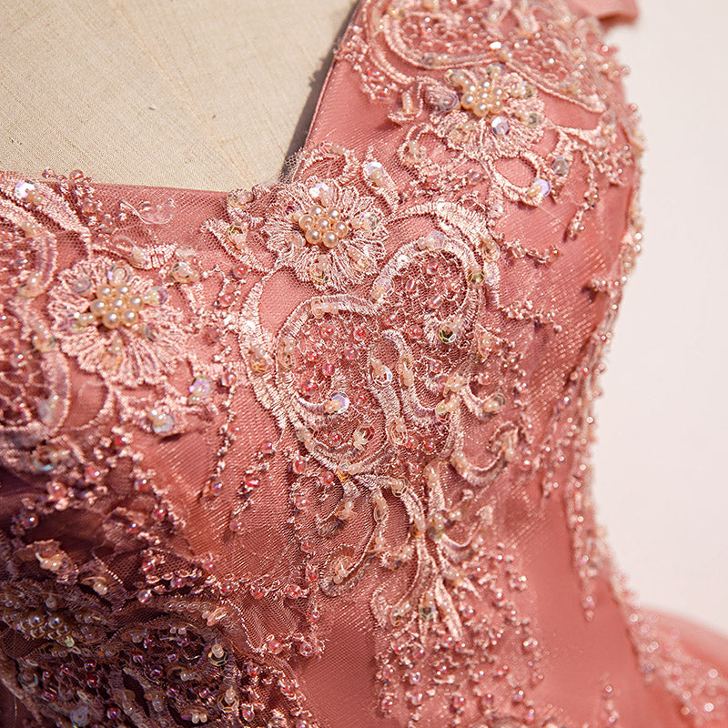 Encantador vestido de fiesta rosa con apliques de encaje y hombros descubiertos 