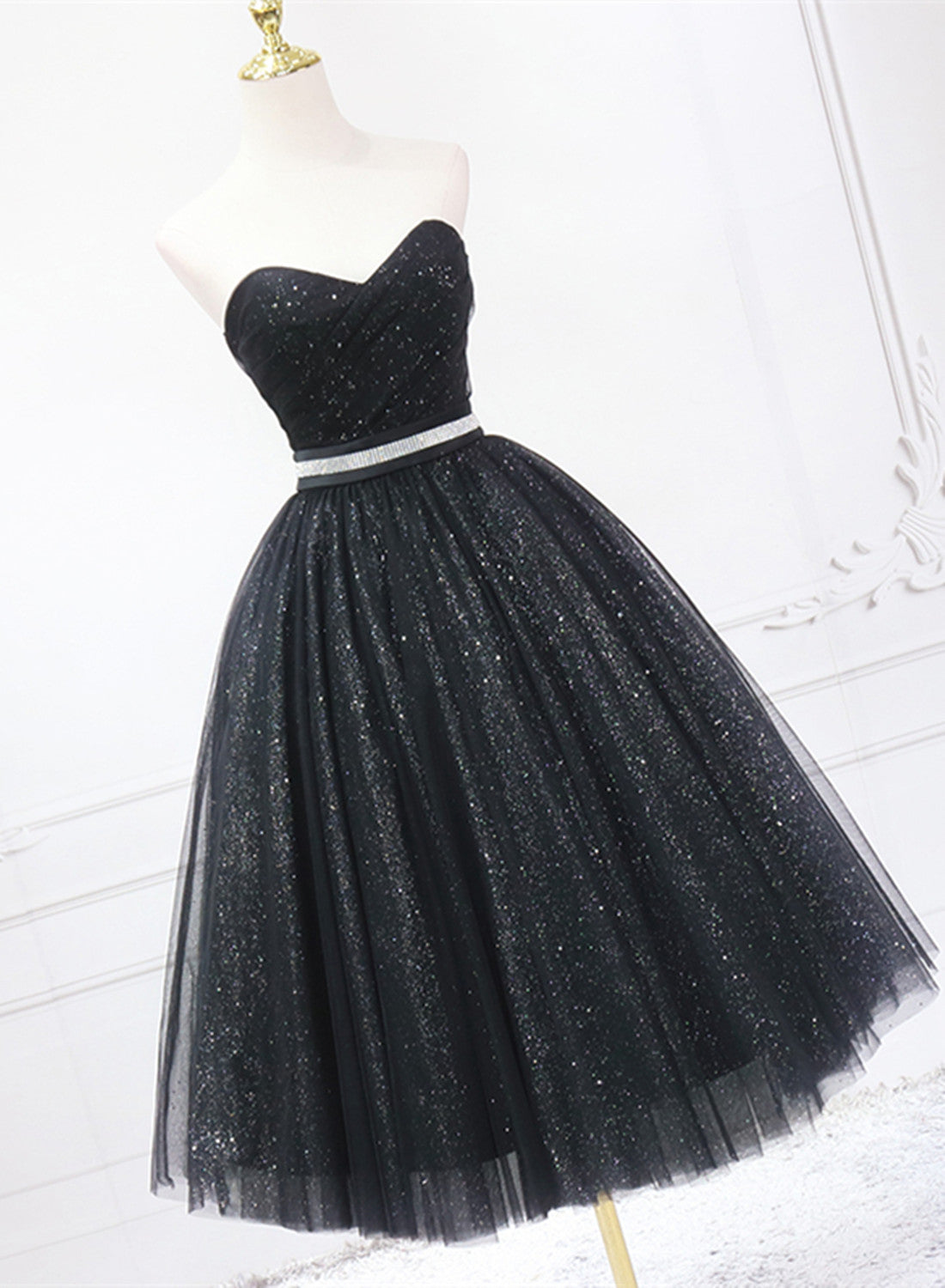 Vestido de fiesta de tul negro brillante con escote en forma de corazón y largo hasta la rodilla 