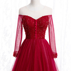 Vestido de noche de tul con cuentas y mangas largas en color rojo vino 