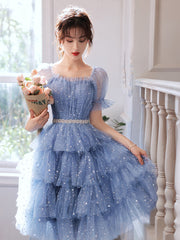 Vestido de fiesta de manga corta con capas de tul azul brillante 