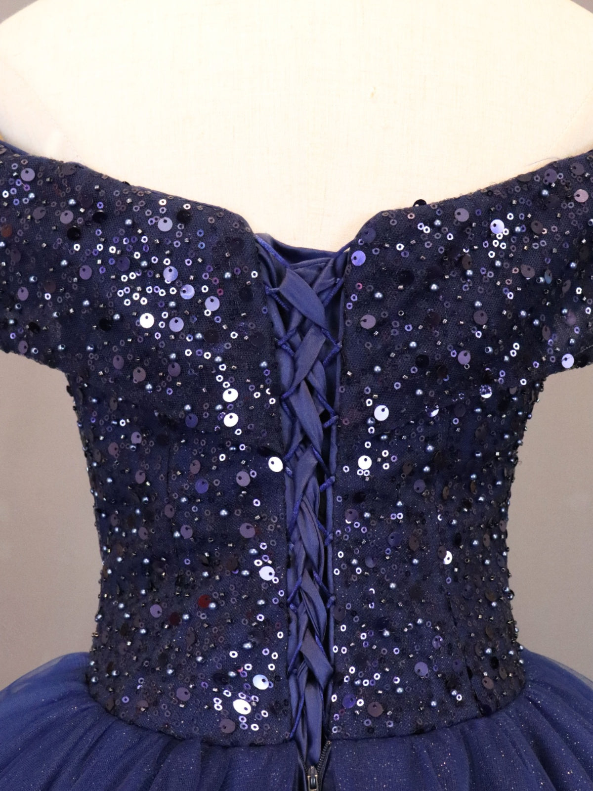 Vestido de fiesta de tul azul marino con cuentas para quinceañeras 