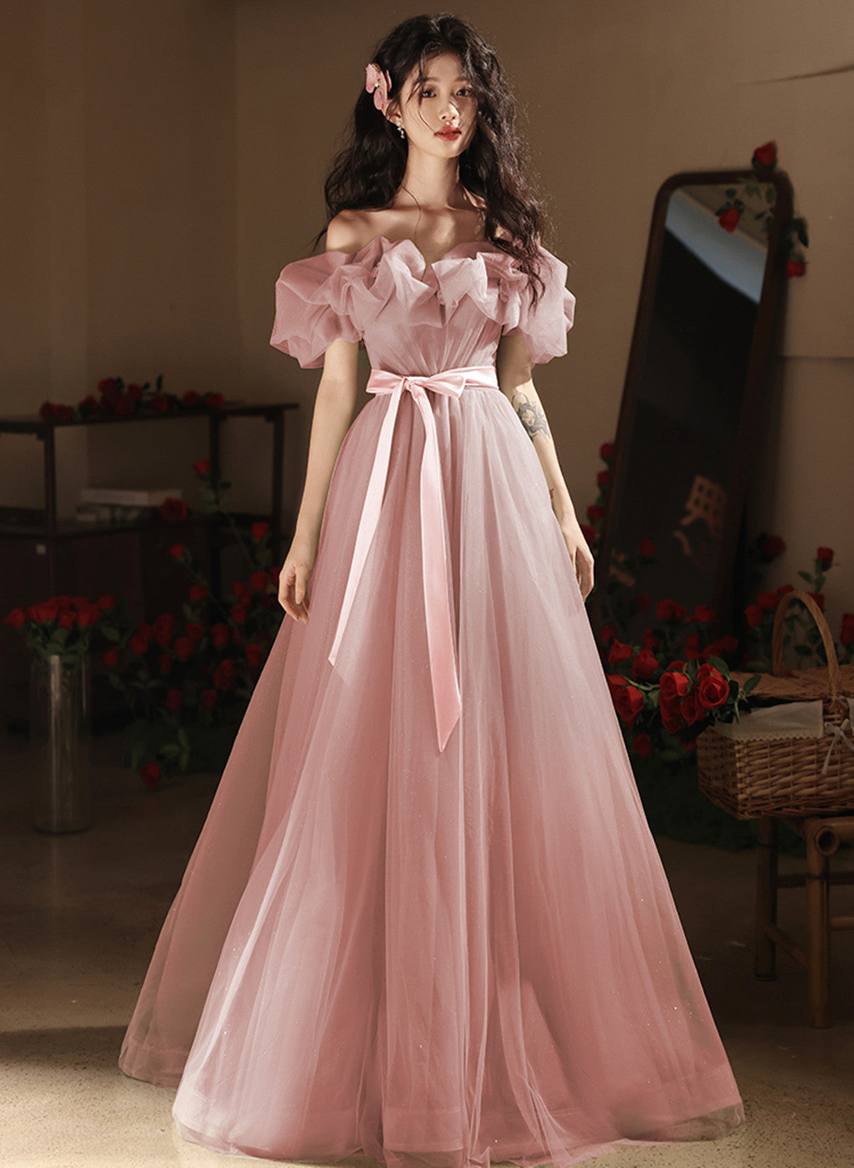 Vestido de fiesta de tul rosa con hombros descubiertos y corte en A 