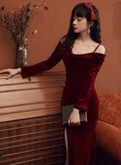 Hermoso vestido de fiesta de terciopelo rojo vino con hombros descubiertos 