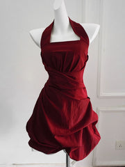 Vestido de fiesta corto con cuello halter de tafetán rojo vino 