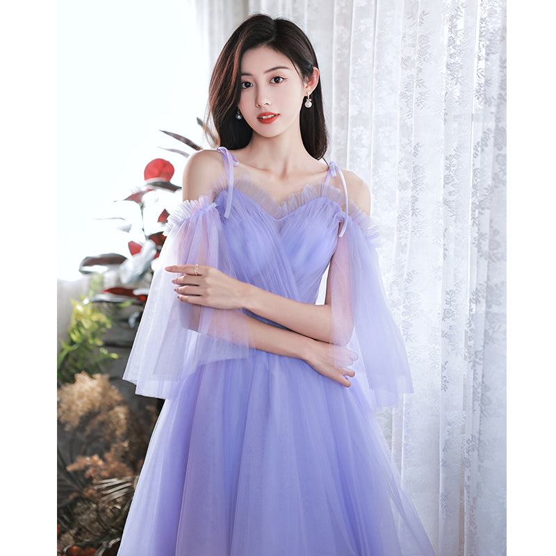 Vestido de fiesta corto de tul morado con hombros descubiertos 