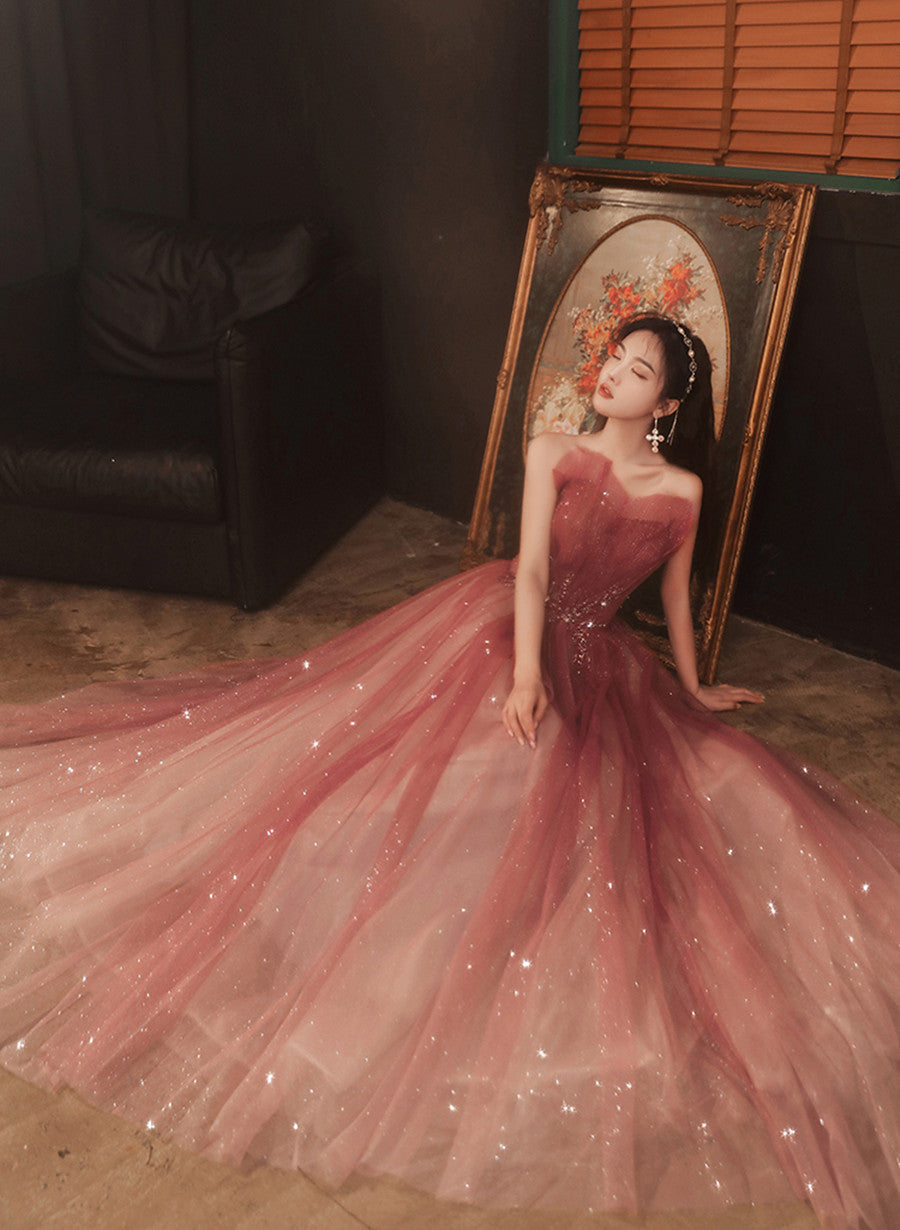 Hermoso vestido de fiesta de tul brillante con cuentas en degradado rojo 