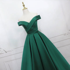 Vestido de fiesta largo con hombros descubiertos y satén verde sencillo 