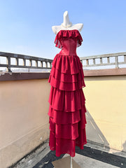 Vestido de fiesta de gasa rojo vino con capas, sin tirantes y largo hasta el suelo 