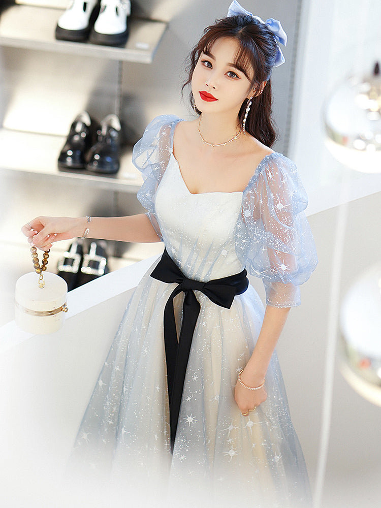 Vestidos de fiesta de tul azul claro con mangas cortas y corte A 