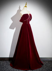 Vestido de fiesta largo de terciopelo rojo vino con hombros descubiertos 