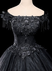 Vestido de fiesta de tul negro con hombros descubiertos y apliques de encaje 