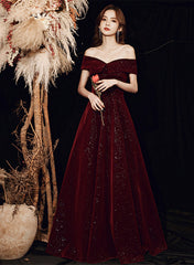 Vestido de fiesta rojo vino con hombros descubiertos 