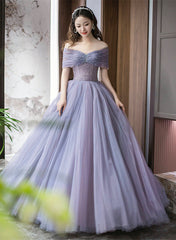 Vestido formal de tul con cuentas moradas 