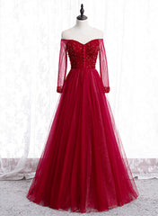 Vestido de noche de tul con cuentas y mangas largas en color rojo vino 