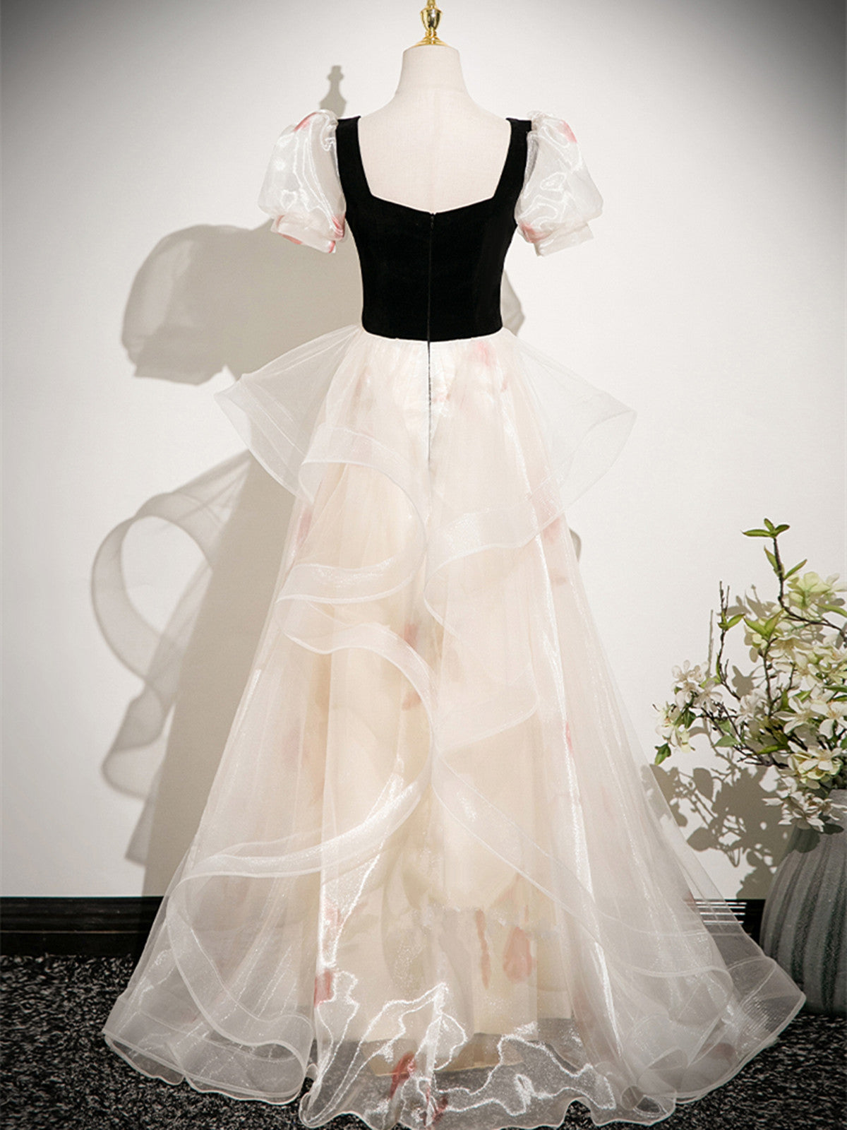 Vestido de fiesta de manga corta de tul y terciopelo con corte en A 