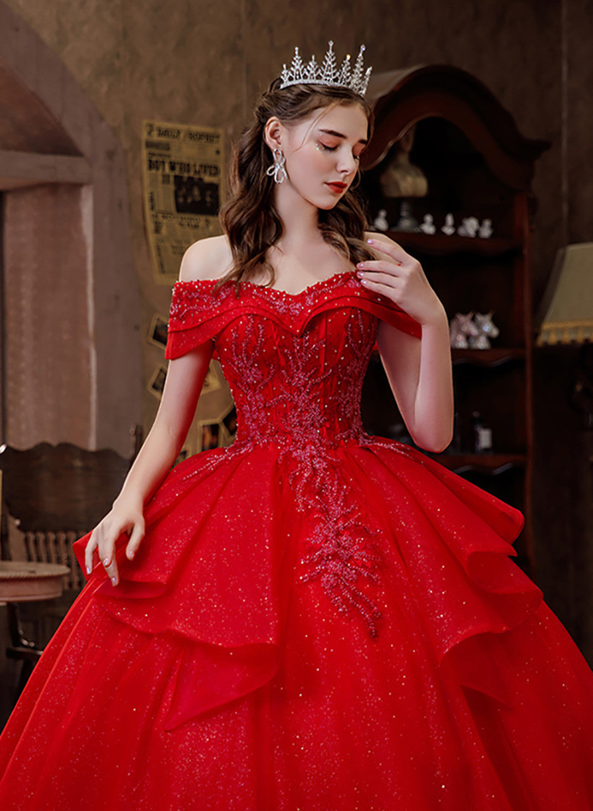 Vestido formal largo con escote en forma de corazón de tul rojo y cuentas 