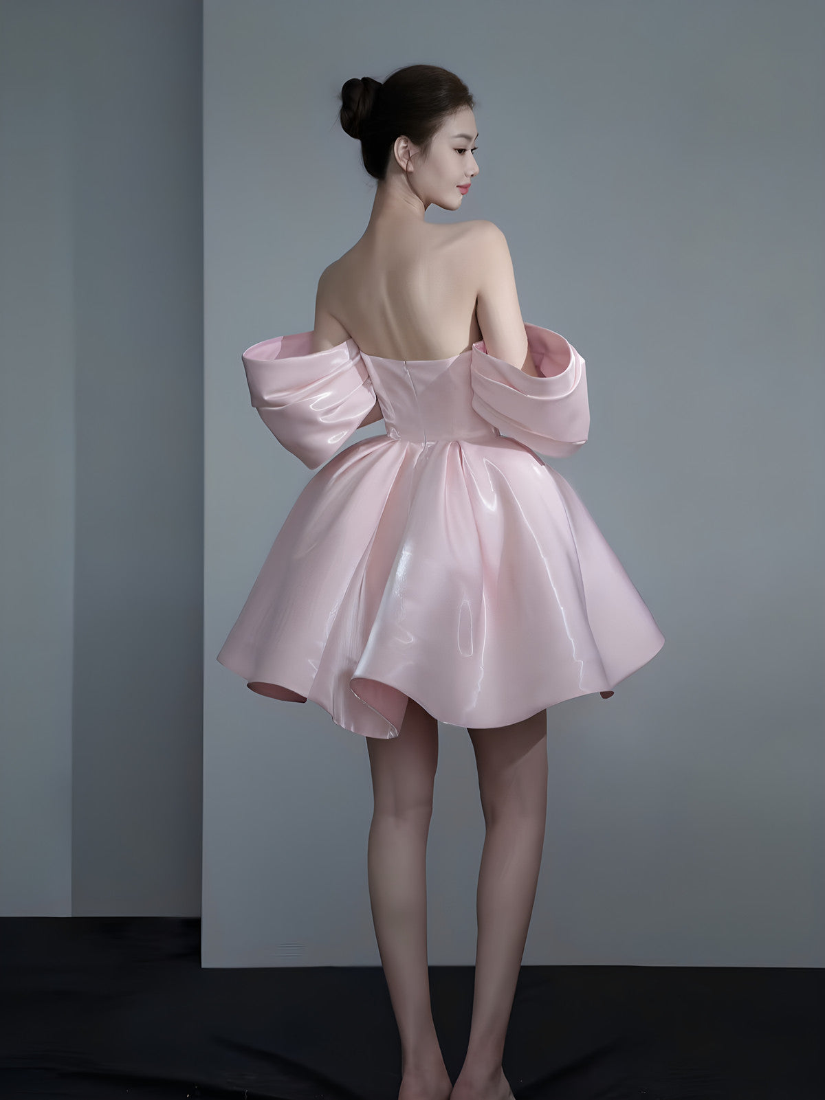 Vestido corto de satén rosa con escote en forma de corazón para regreso a casa y fiesta 