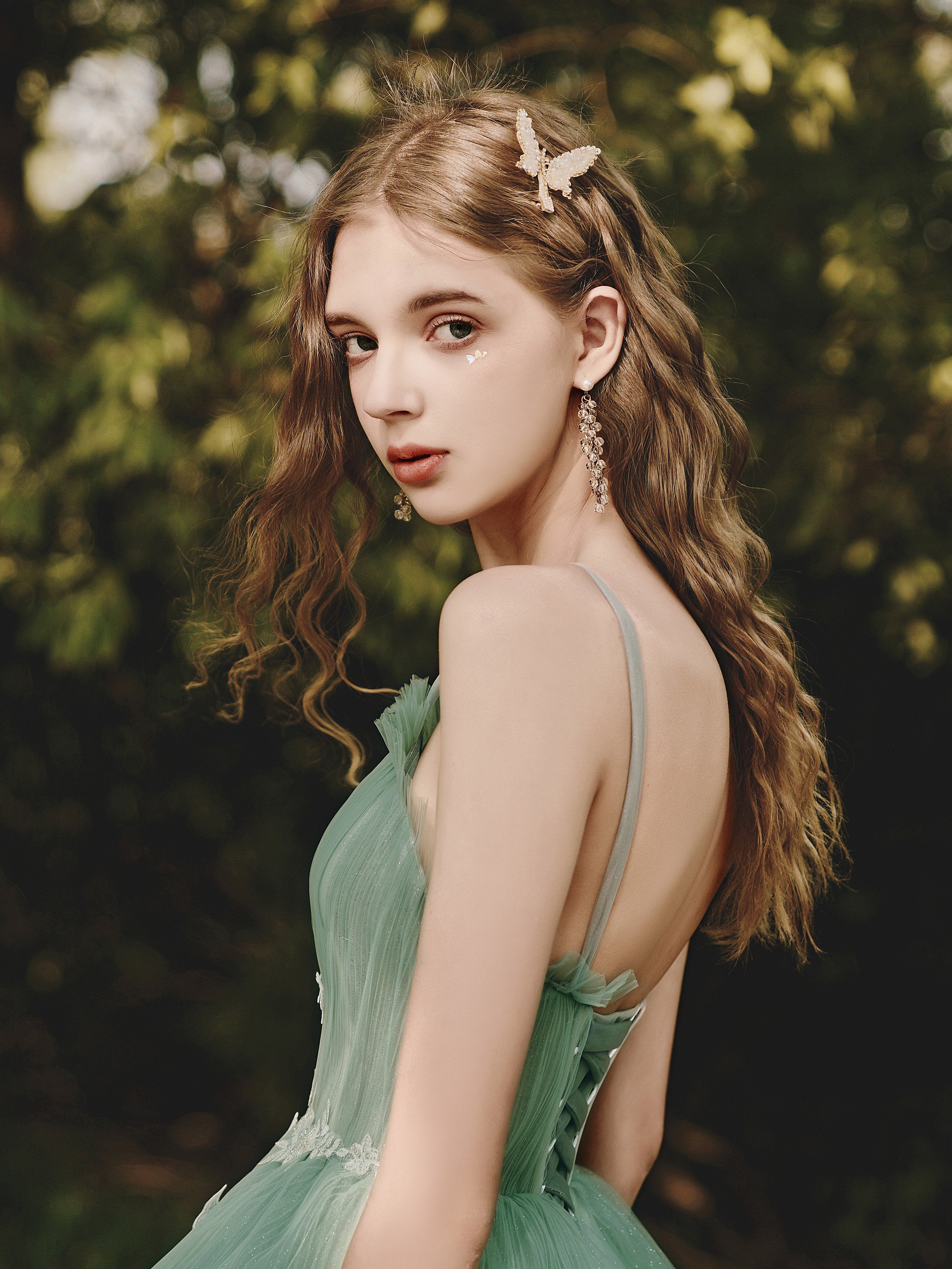 Precioso vestido de fiesta largo de tul verde degradado con tirantes 