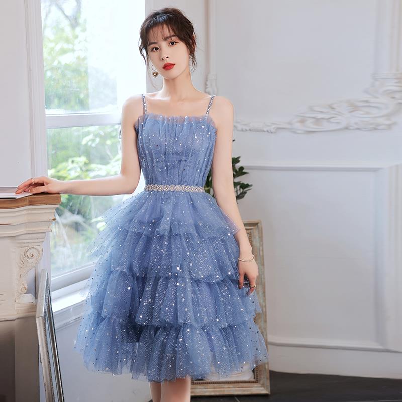 Vestido de fiesta de manga corta con capas de tul azul brillante 