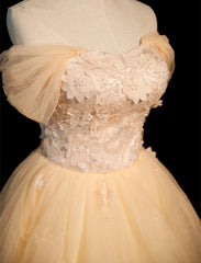 Lindo vestido de fiesta color champán claro con escote en forma de corazón y hombros descubiertos 