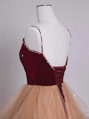 Precioso vestido de fiesta con tirantes de tul champán y terciopelo rojo vino 