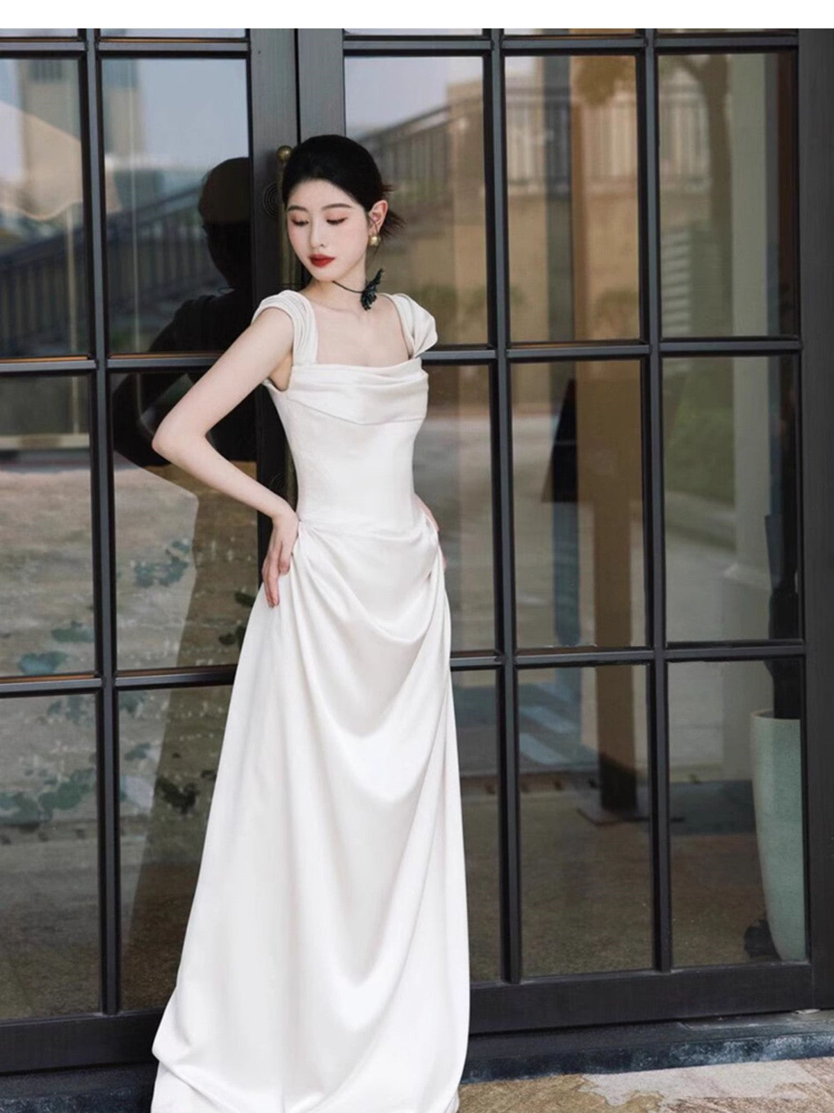 Vestido de fiesta de boda de satén blanco sin tirantes y largo hasta el suelo 
