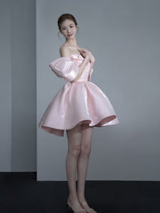 Vestido corto de satén rosa con escote en forma de corazón para regreso a casa y fiesta 