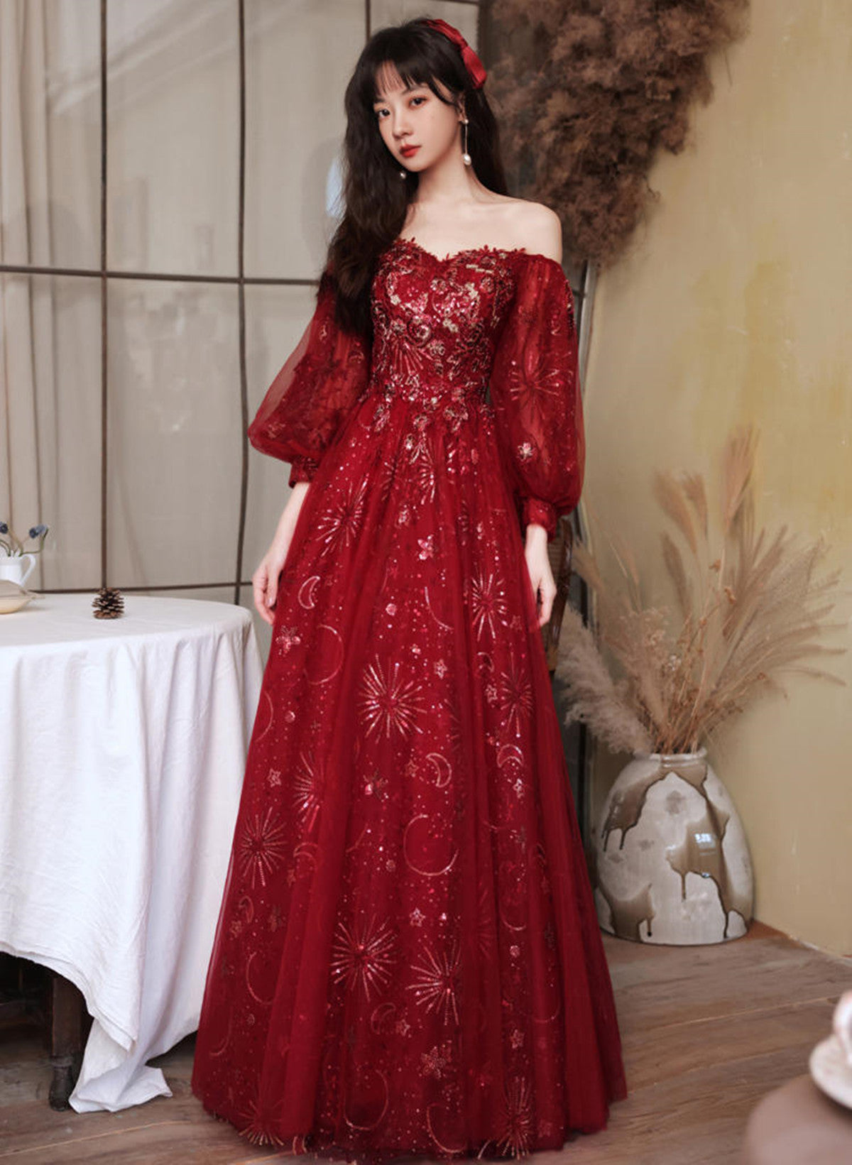 Vestido largo de fiesta de tul con mangas abullonadas en color rojo vino 