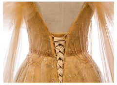 Vestido de fiesta largo hasta el suelo con escote en V, encaje de tul color champán y cuentas 