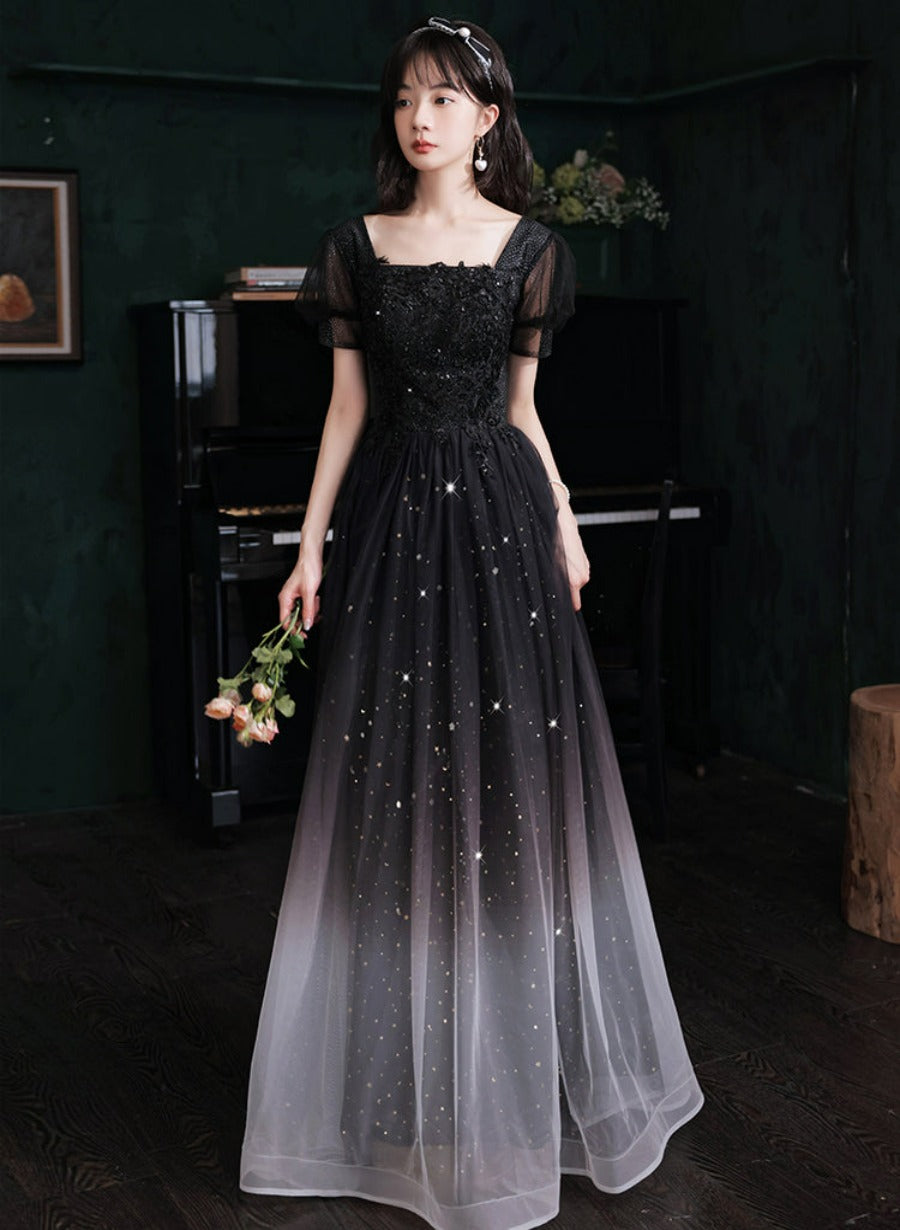Vestido de fiesta negro de tul degradado con encaje y mangas cortas 