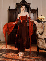 Vestido de fiesta largo de satén rojo vino con tirantes en forma de A y mangas 