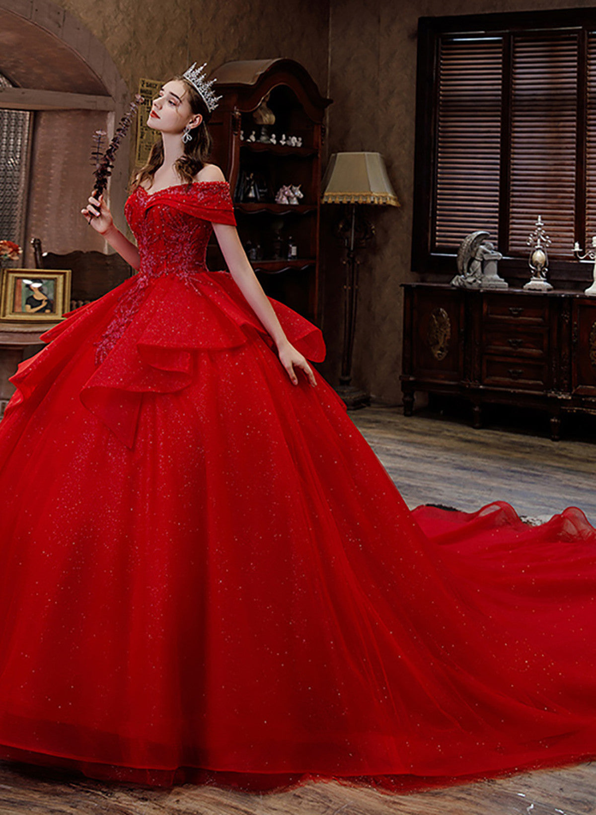 Vestido formal largo con escote en forma de corazón de tul rojo y cuentas 