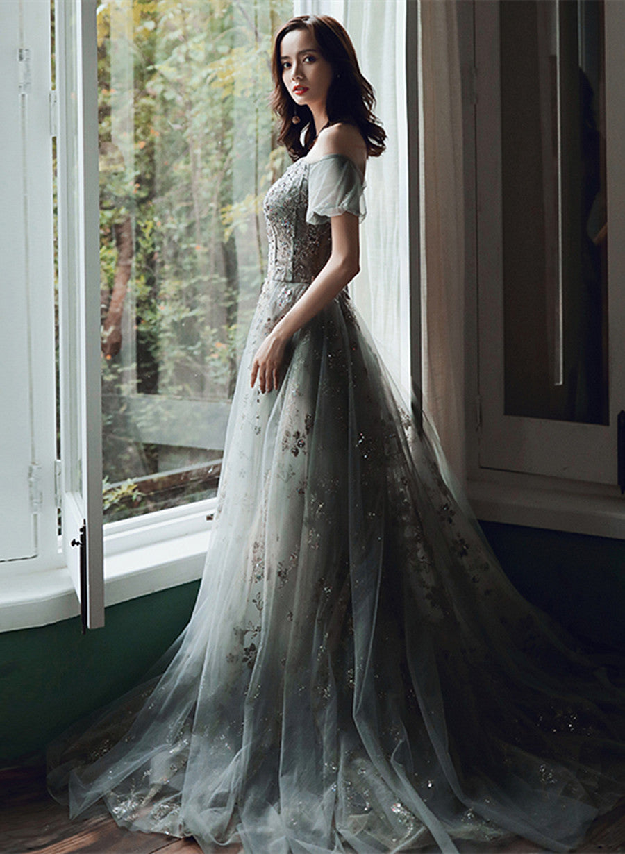 Vestido formal largo verde de corte A con escote en forma de corazón y hombros descubiertos 