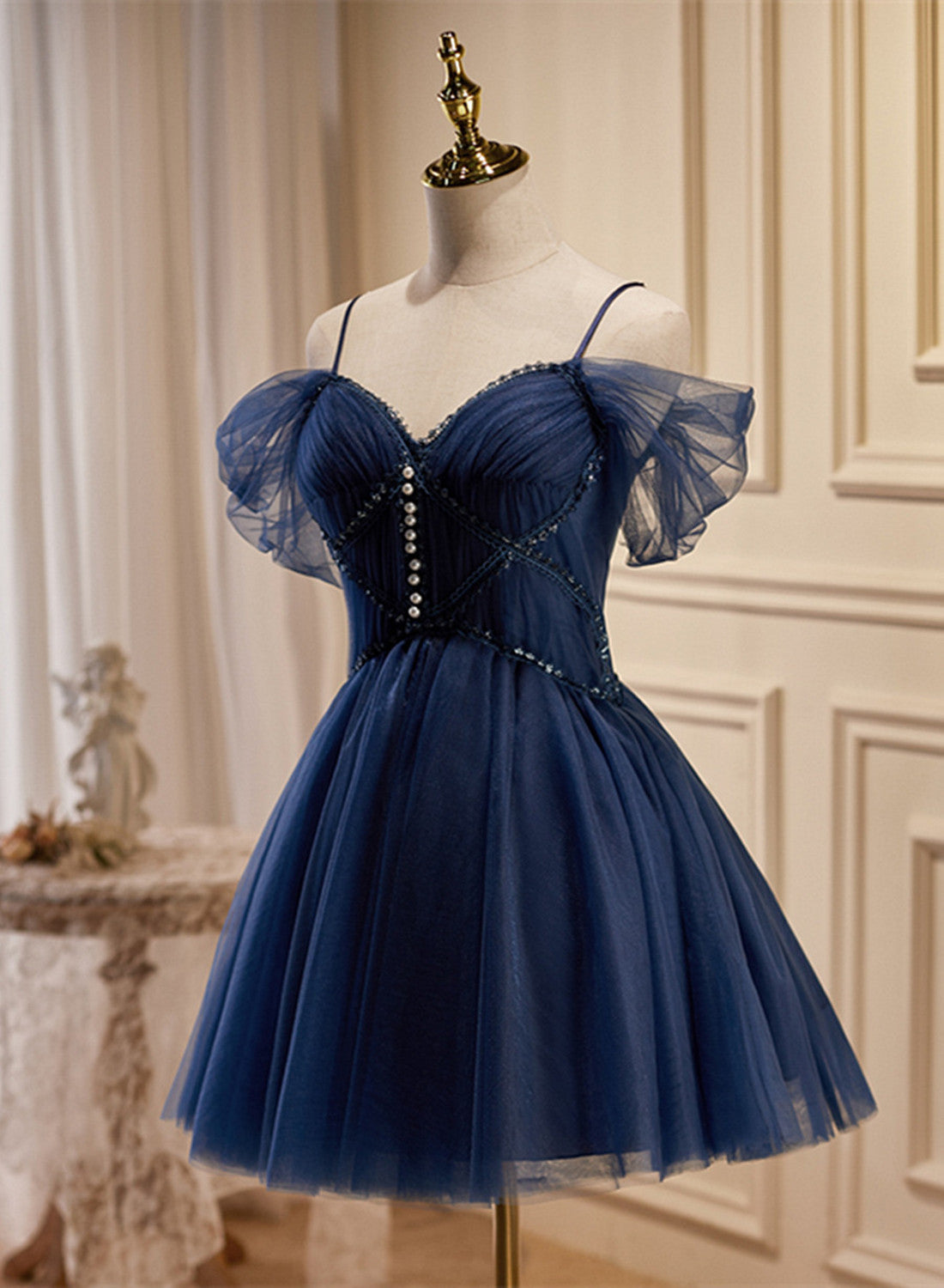 Vestido de fiesta corto de tul azul marino con cuentas 