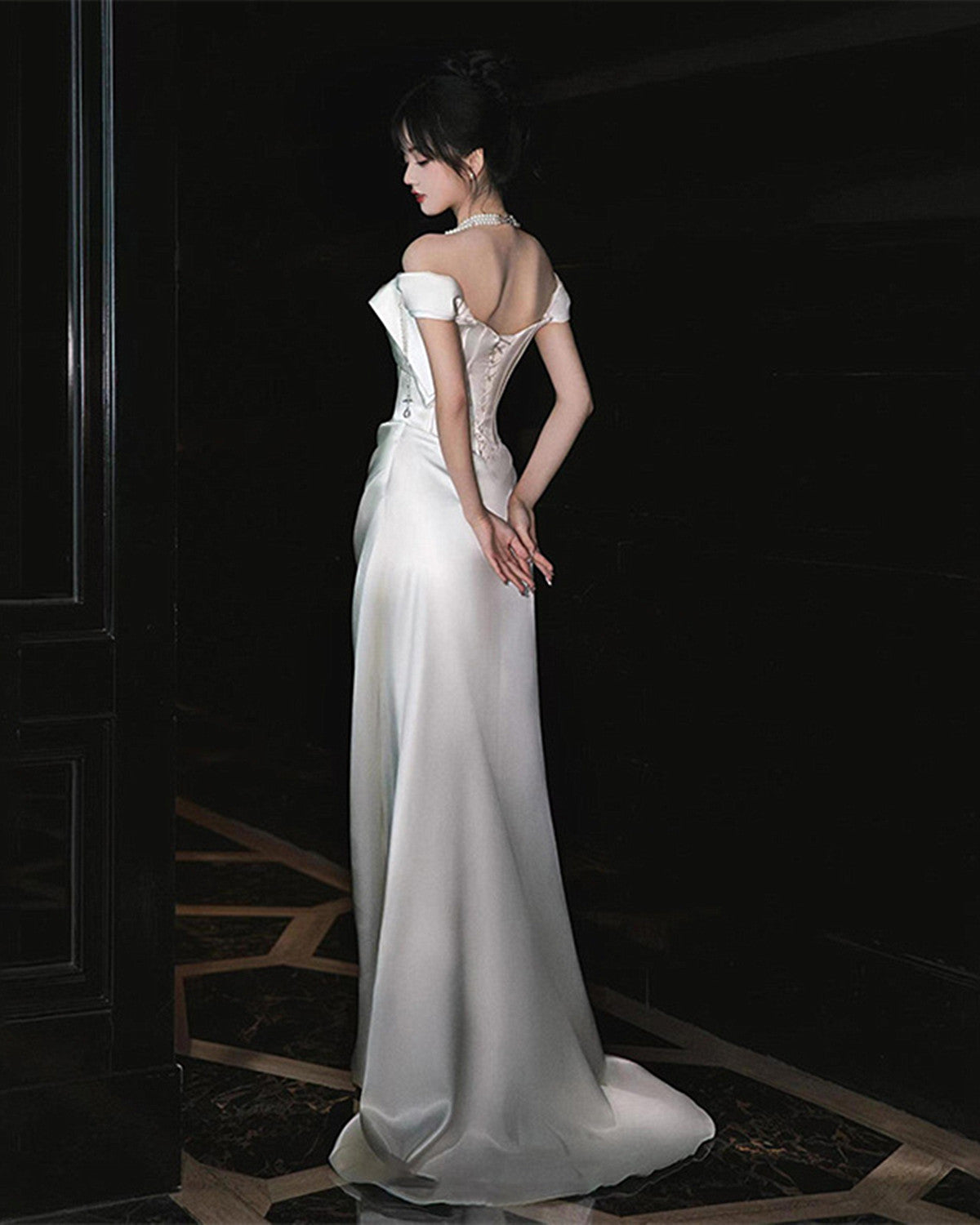 Vestido de fiesta de sirena de satén blanco con escote en forma de corazón y vestido de graduación 