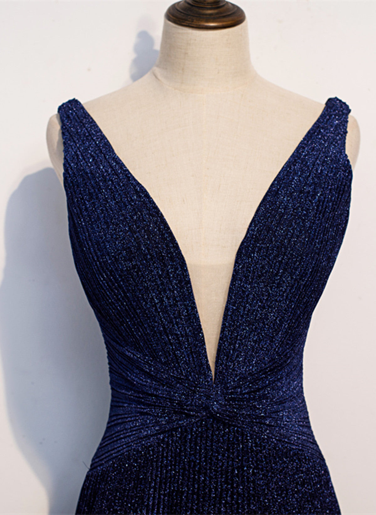 Vestido de fiesta largo azul marino con escote en V y corte A 