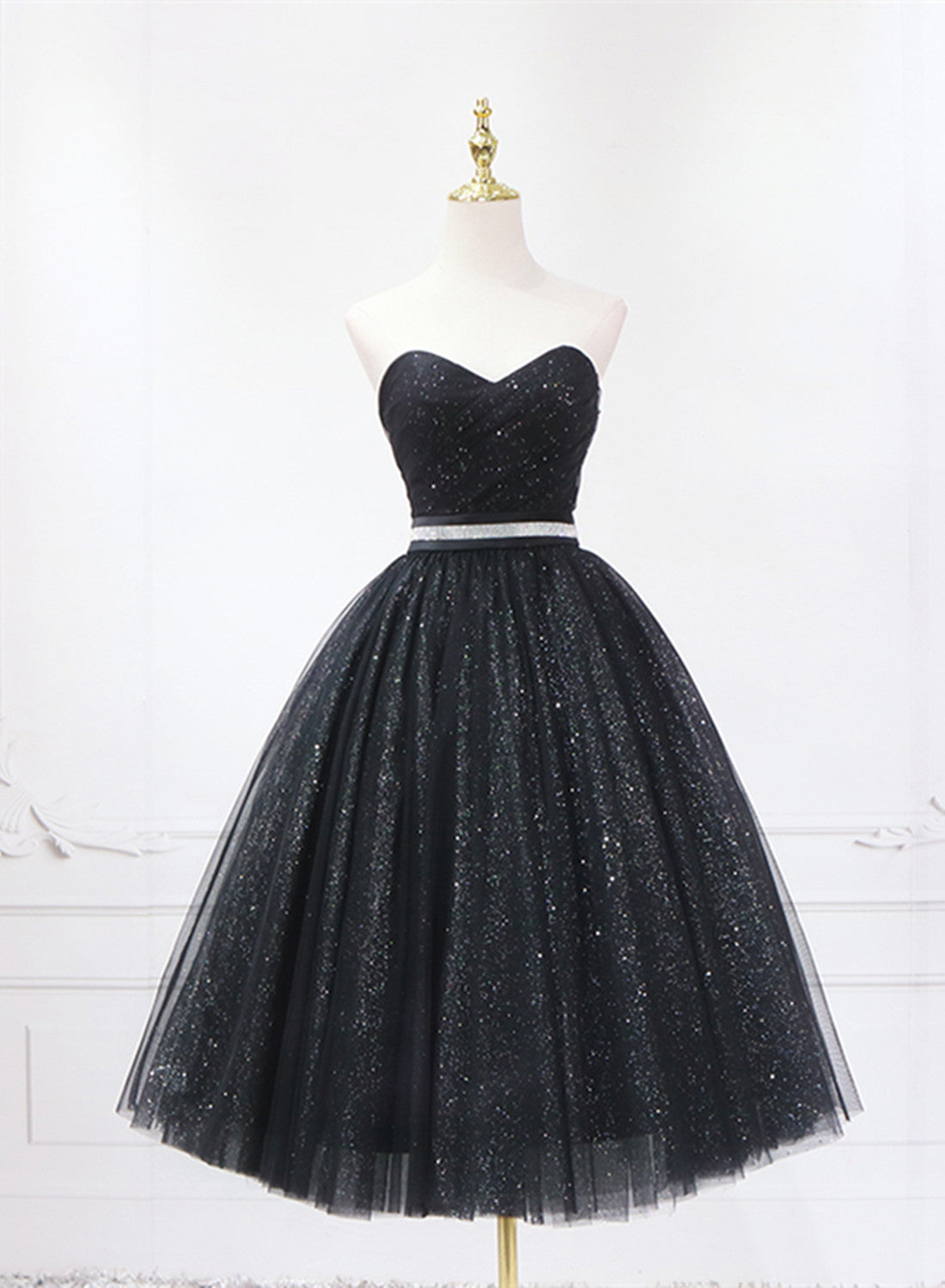 Vestido de fiesta de tul negro brillante con escote en forma de corazón y largo hasta la rodilla 