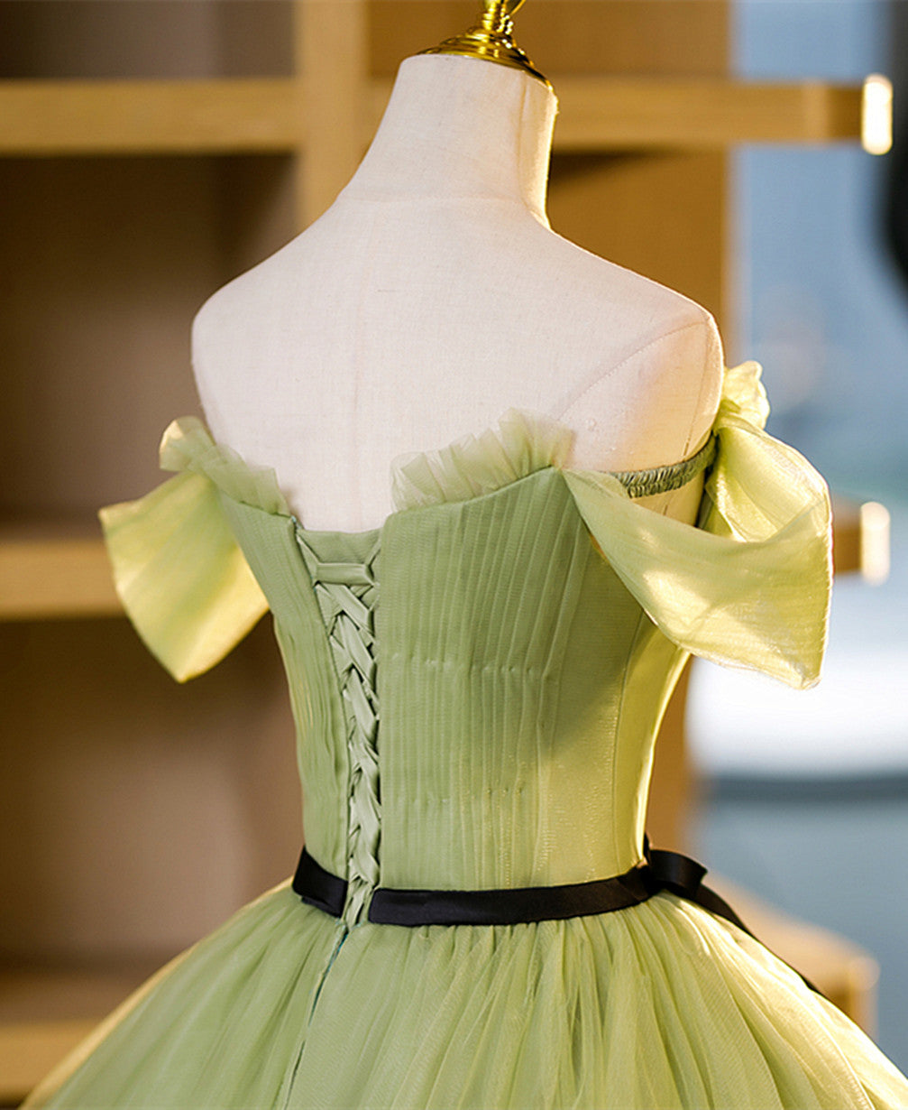 Vestido de fiesta verde de tul con corte A y flores 