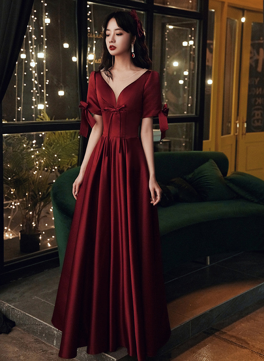 Vestido de fiesta de satén burdeos con mangas cortas y corte A hasta el suelo 