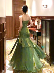 Vestido formal largo con escote en forma de corazón y tirantes verdes elegantes 