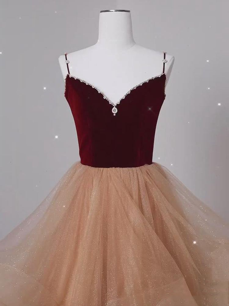 Precioso vestido de fiesta con tirantes de tul champán y terciopelo rojo vino 