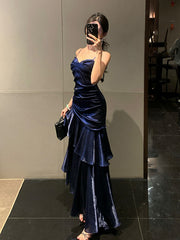 Vestido de noche largo azul marino con escote corazón y tirantes de sirena 