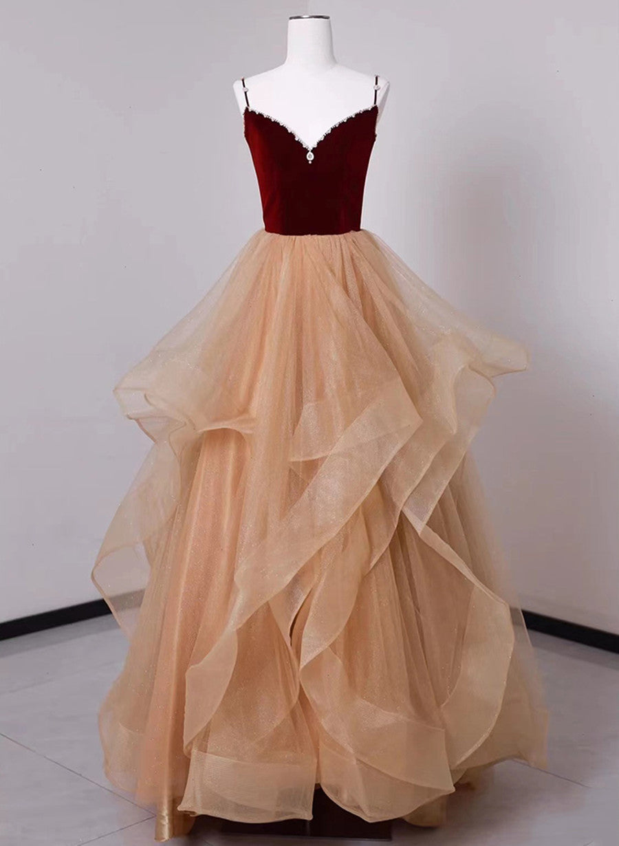 Precioso vestido de fiesta con tirantes de tul champán y terciopelo rojo vino 
