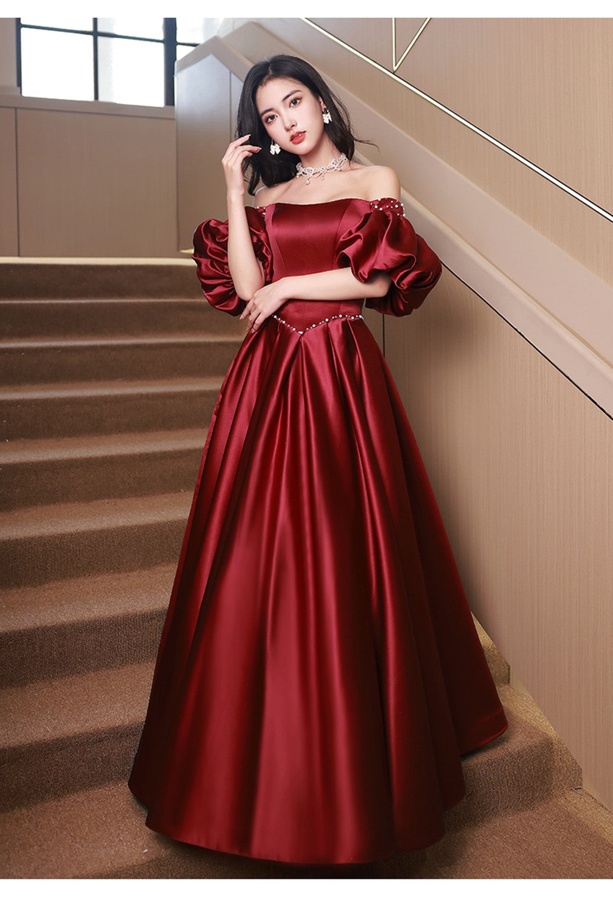 Vestido de fiesta largo elegante de satén rojo vino con cuentas 