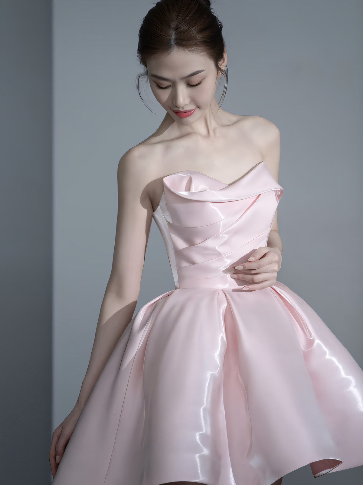 Vestido corto de satén rosa con escote en forma de corazón para regreso a casa y fiesta 
