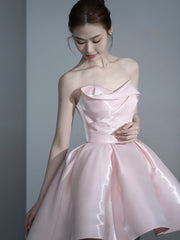 Vestido corto de satén rosa con escote en forma de corazón para regreso a casa y fiesta 