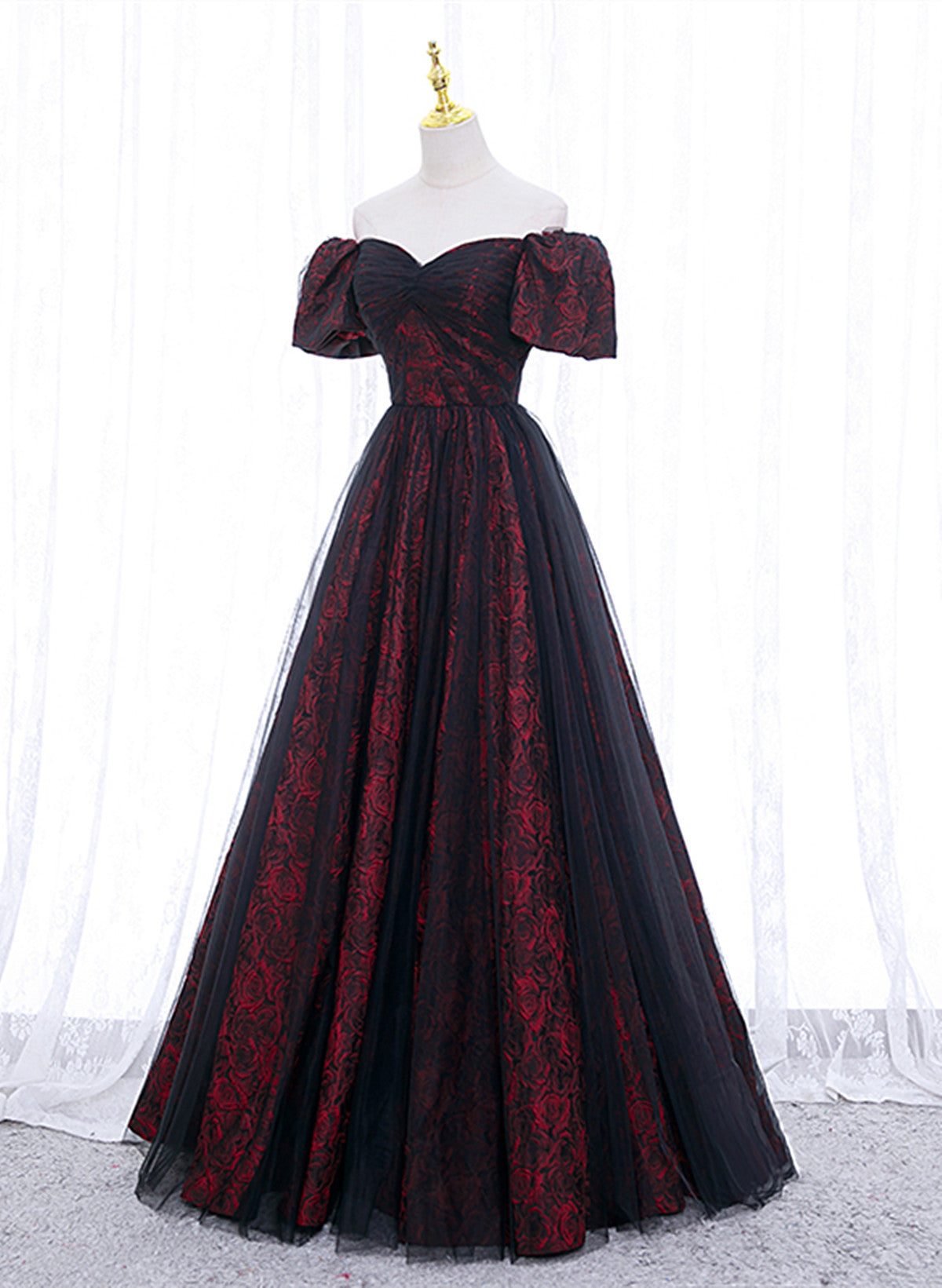Vestido de fiesta largo con escote en forma de corazón de encaje negro y rojo 