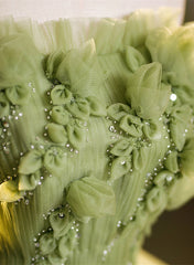 Vestido de fiesta verde de tul con corte A y flores 