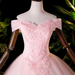 Vestido de fiesta de tul rosa con hombros descubiertos y apliques de encaje 