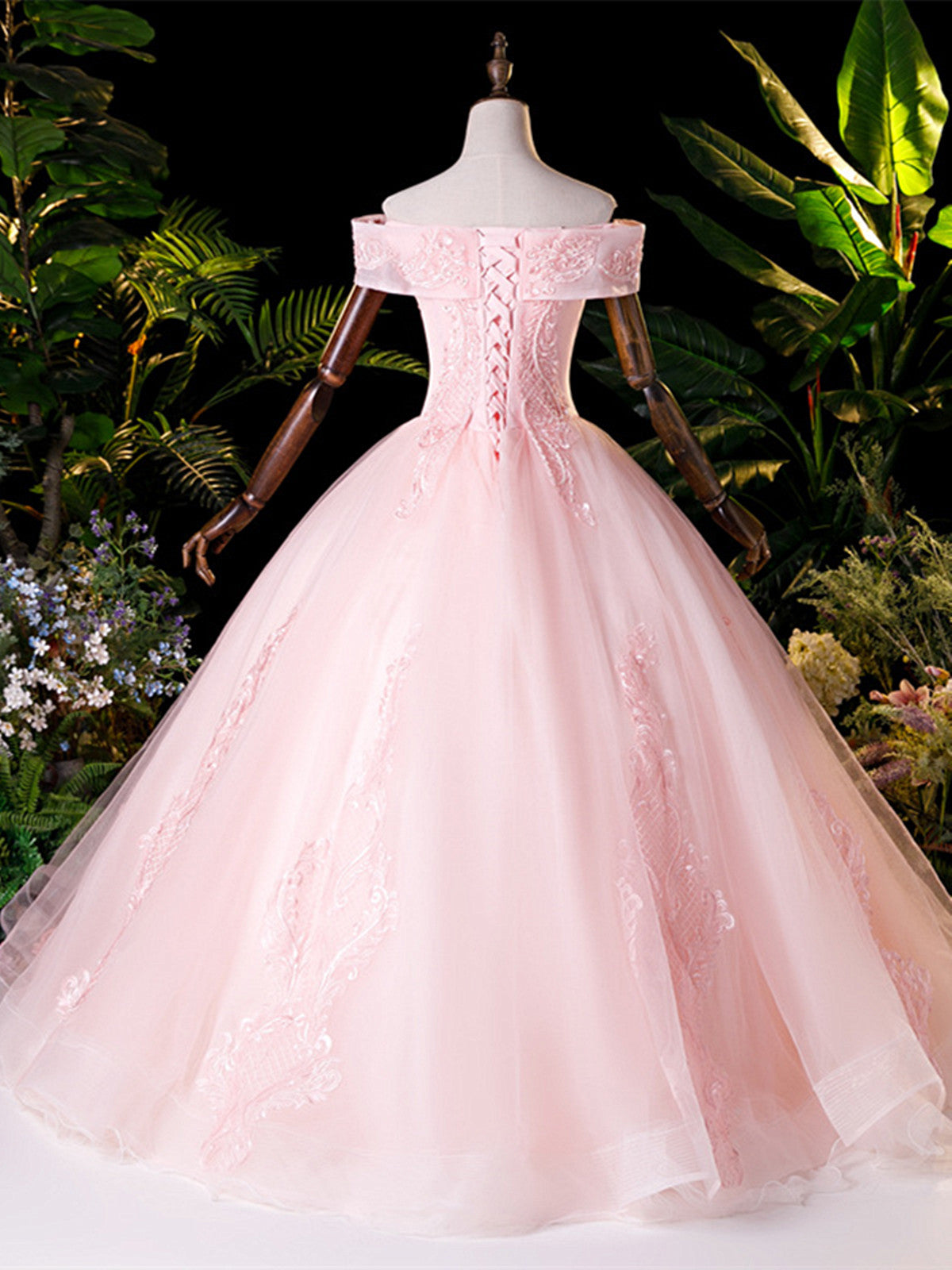 Vestido de fiesta de tul rosa con hombros descubiertos y apliques de encaje 